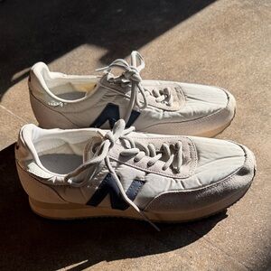 8.5 W Grey New Balance Sneakers